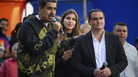 El entonces presidente de Venezuela, Nicolás Maduro, junto al exministro Alex Saab, en un evento público en Caracas, el 23 de enero de 2024.
