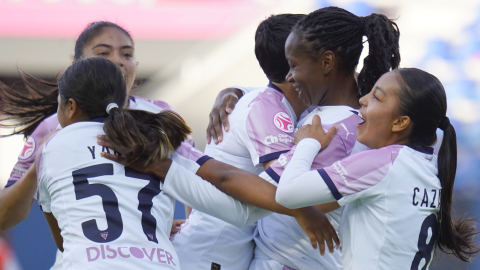 Jugadoras de Guerreras Albas celebran el gol en el partido frente a Dragonas IDV, por el partido de la final de la SuperLiga femenina, el 29 de agosto de 2026.