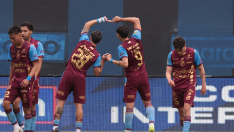 Jugadores de Macará celebran el gol en el partido frente a Universidad Católica, por la Fecha 2 del primer hexagonal de la LigaPro, el 11 de octubre de 2026.