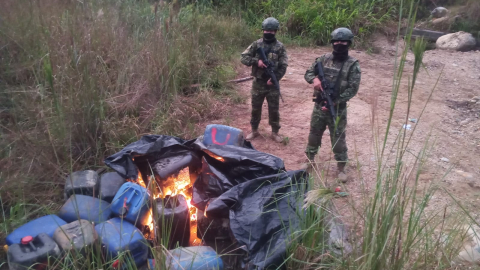 Imagen del operativo del Ejército contra la minería ilegal en Napo, 16 de octubre de 2026.