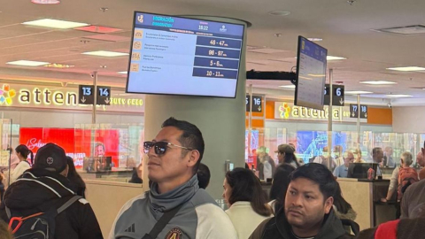 Ciudadanos en migración del Aeropuerto de Quito, 17 de octubre de 2026.