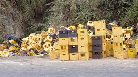 Las jabas de cervezas que cayeron en la avenida Simón Bolívar, 18 de octubre de 2026.