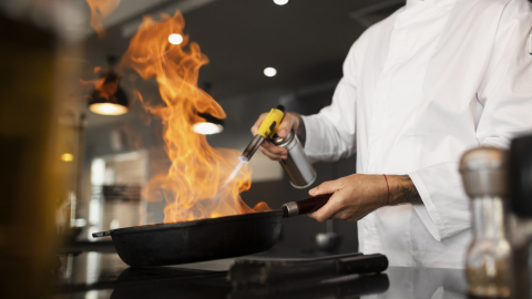 Imagen referencial de un chef trabajando