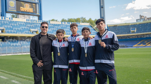 Jóvenes futbolistas riobambeños en el estadio Gigante de Arroyito (Rosario Central) en Rosario , Argentina.