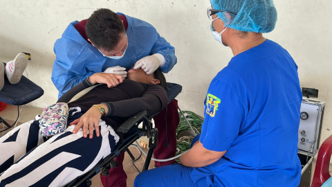 Personal médico del Ejército participa en una brigada de salud en Sucumbíos, en marzo de 2025.