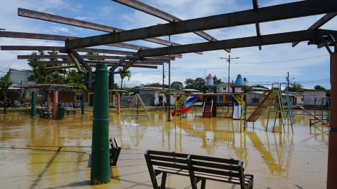 Imagen de inundación en  Tenguel, Guayaquil, 19 de octubre de 2026