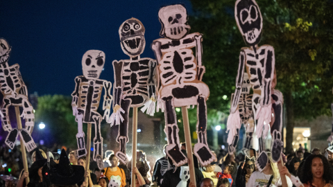 Imagen de referencia de un desfile de Halloween en Massachusetts, Estados Unidos, 1 de octubre de 2026.