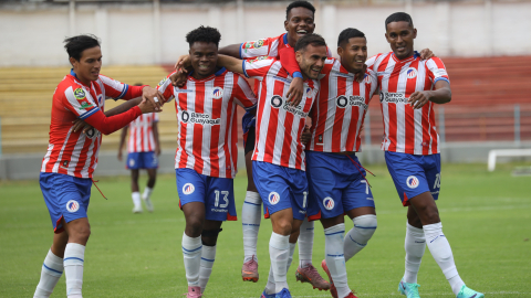 Los jugadores de Atlético FC celebran uno de los goles ante Cuenca Juniors, el jueves 22 de octubre, por la Serie B.