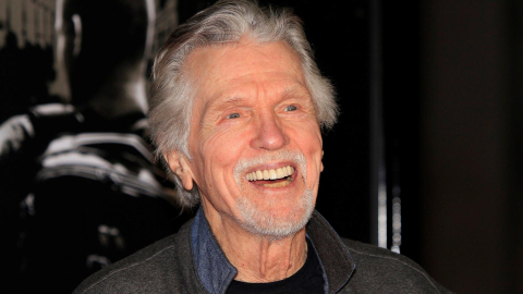 Fotografía de archivo del 5 de febrero de 2018 que muestra al actor estadounidense Tom Skerritt durante la presentación de una película en California, Estados Unidos.