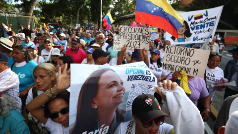 Simpatizantes de la oposición venezolana participan en una manifestación en Caracas, el 22 de octubre de 2026, para exigir un cronograma electoral y elecciones presidenciales en 2027, convocados por el partido Vente Venezuela.
