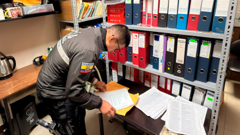 Allanamiento en el Hospital General Docente de Ambato, en Tungurahua, este 23 de octubre de 2026.