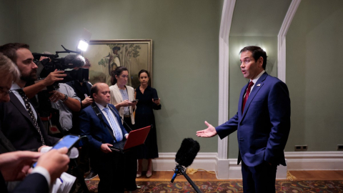 El secretario de Estado de EE.UU., Marco Rubio, habla ante los medios en el Taj Mahal Palace, en Mumbai, el 21 de octubre de 2026.