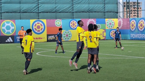 Los jugadores de Ecuador festejan el gol de Eder Padilla ante Cabo Verde, en el Mundial Sub 15, el 24 de octubre de 2026.