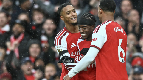 Los futbolistas del Arsenal festejan un gol ante Everton, en Londres, el 24 de octubre de 2026.