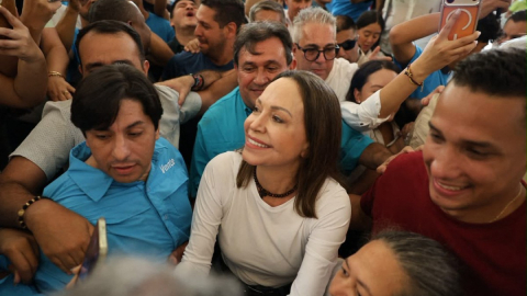 Imagen cedida de María Corina Machado en un santuario de Barquisimeto, tras su arribo a Venezuela, el 25 de octubre de 2026.