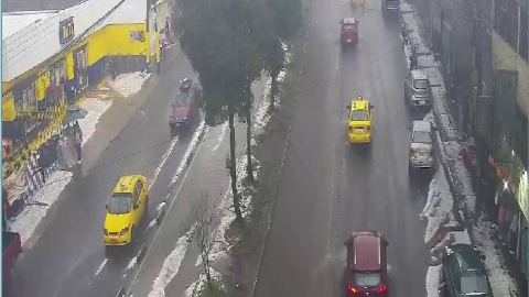 Cámara del ECU 911 muestra la intensa lluvia y granizo en el sur de Quito, el 25 de octubre de 2026.