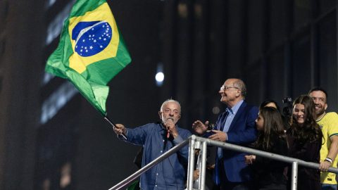 Lula da Silva celebra su victoria junto al vicepresidente Geraldo Alckmin, el 25 de octubre de 2026, en São Paulo, Brasil.