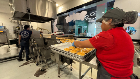 Local de la cadena de donas Krispy Kreme en Quito, en septiembre de 2026.