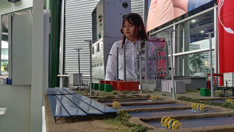 Maqueta de alternativas de energía eléctrica en camaroneras expuesta por Inproel,