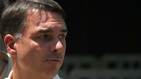 Imagen de archivo de Flávio Bolsonaro, excandidato presidencial de Brasil, durante un evento político en Río de Janeiro, el 8 de octubre de 2026.