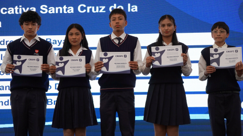 Estudiantes reconocidos en  la entrega de premios Premios a la Excelencia Académica CRISFE 2026.