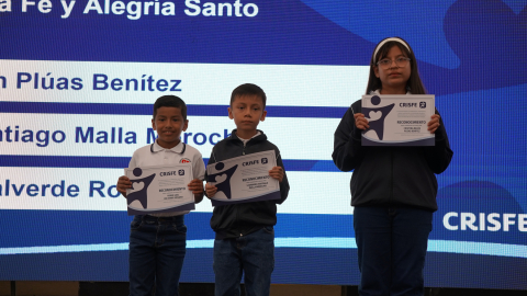 Estudiantes de la Unidad Educativa Fe y Alegría Santo Domingo reconocidos por su desempeño en lectura en los Premios a la Excelencia Académica CRISFE 2026.