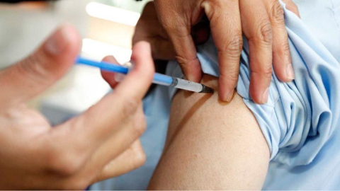 Imagen referencial de vacunación contra la influenza en Ecuador, 5 de febrero 2021.