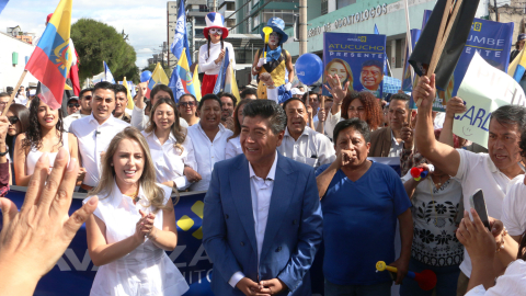 Jorge Yunda y Carla Cevallos el 4 de julio durante la aceptación de sus precandidaturas por el partido Avanza.