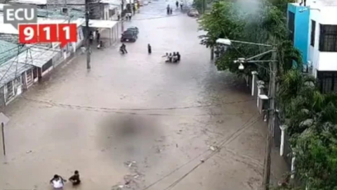 Una calle anegada por las lluvias en sector de Colinas De La Florida, al noroeste de Guayaquil, el 26 de octubre de 2026.