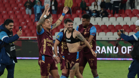 Jugadores de Macará celebran el gol en el partido frente a Liga de Quito, por la Fecha 4 del primer hexagonal de la Ligapro, el 24 de octubre de 2026.