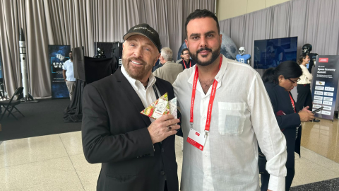 Rick Tumlinson, cofundador de varias empresas espaciales, y Michel Kammoun en las sesiones de networking del Florida Innovation & Space Mission 2026