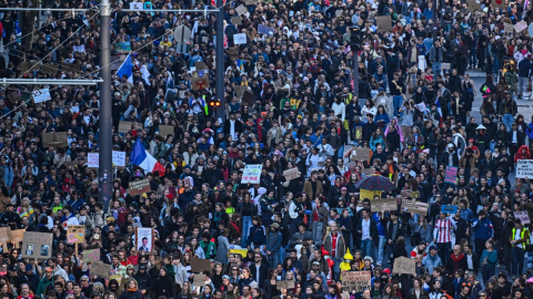 Miles de manifestantes asisten a la jornada de protestas en París, Francia, el 31 de octubre de 2026.