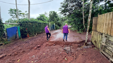 Equipos interinstitucionales del gobierno recorriendo la isla Santa Cruz, en Galápagos para constatar las afectaciones por las lluvias asociadas al fenómeno de El Niño, Galápagos, 31 de octubre de 2026.