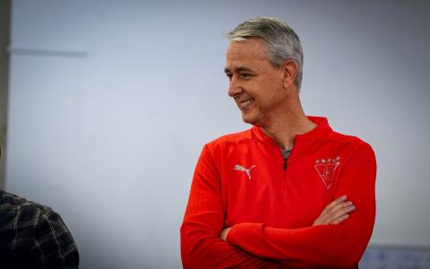 Tiago Nunes, en su primer día en las instalaciones de Liga de Quito, el 12 de junio de 2025.