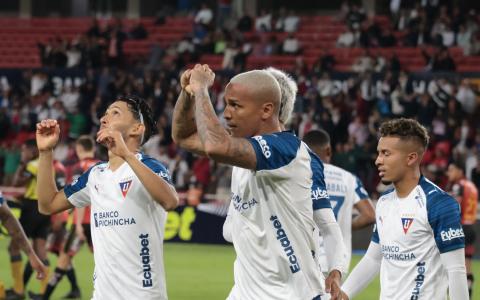 Los jugadores de Liga de Quito, durante un partido en el estadio Rodrigo Paz Delgado, el 12 de septiembre de 2026.