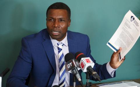 Carlos Tenorio, presidente de la Asociación de Futbolistas de Ecuador, durante una rueda de prensa en Quito, el 4 de enero de 2023.