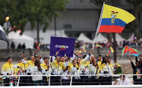 Los deportistas ecuatorianos, durante el desfile de delegaciones de los Juegos Olímpicos 2024.