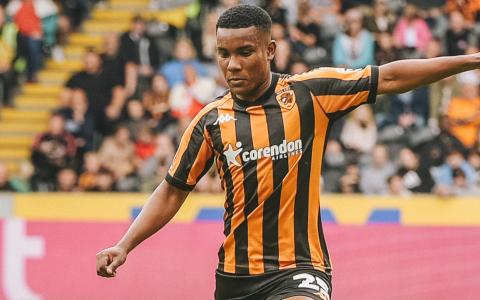 Óscar Zambrano, durante un partido con el Hull City, el 25 de agosto de 2024.