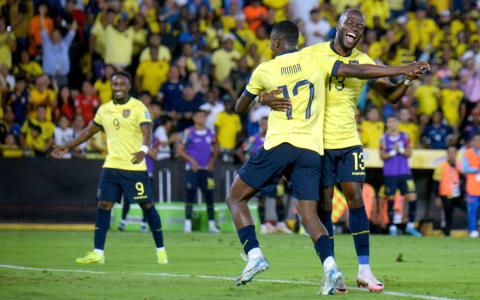 Jugadores de la selección de Ecuador festejando su gol ante Bolivia por Eliminatorias, 14 de noviembre de 2024.