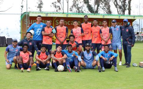 Los jugadores de la Selección Sub 20 de Ecuador, durante un entrenamiento en Quito, el 9 de enero de 2025.