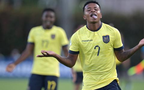 Keny Arroyo celebra un gol de Ecuador contra Bolivia en la Fecha 1 del Sudamericano Sub 20, el viernes 24 de enero de 2025.