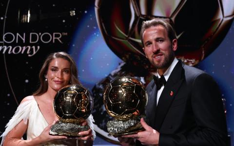Alexia Putellas y Harry Kane posan con sus balones de oro obtenidos este lunes 26 de octubre de 2026 en el London Palladium de la ciudad de Londres.