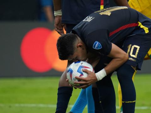 Kendry Páez anotó un gol de penal en el duelo de Copa América ante Jamaica, este 26 de junio de 2024.