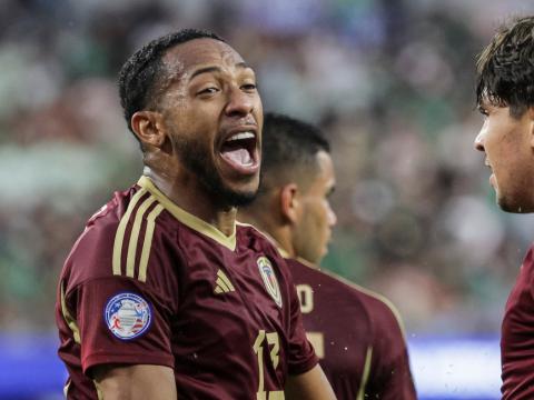 Los jugadores de Venezuela celebran el gol de su selección ante México en la Copa América, el miércoles 26 de junio de 2024.