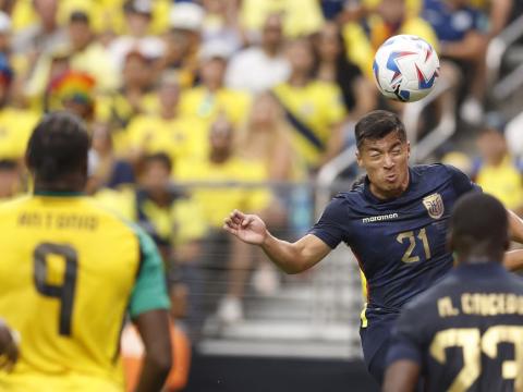 Alan Franco protagonizó una acción polémica de posible mano penal que fue revisada en el VAR, durante el partido ante Jamaica por Copa América, este 26 de junio de 2024.