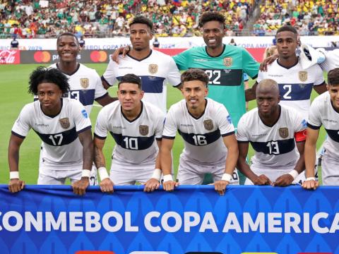 Jugadores de Ecuador antes del partido ante México, en Glendale, Arizona, por la Copa América, el 30 de junio de 2024.