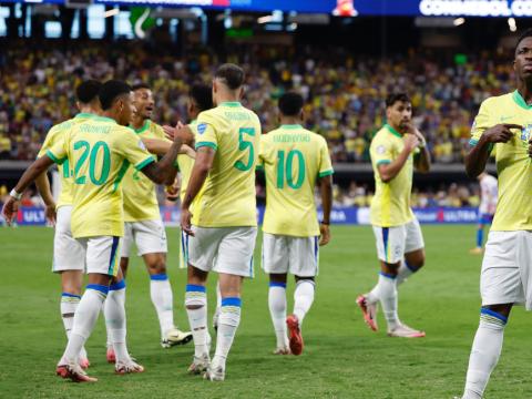 Vinicius Jr. festeja un gol de Brasil, el 29 de junio de 2024.