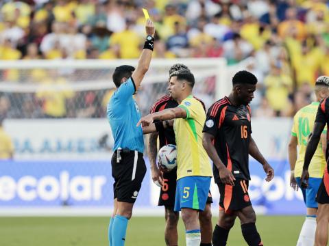 Los futbolistas de Brasil y Colombia durante el encuentro del 2 de julio pasado. 