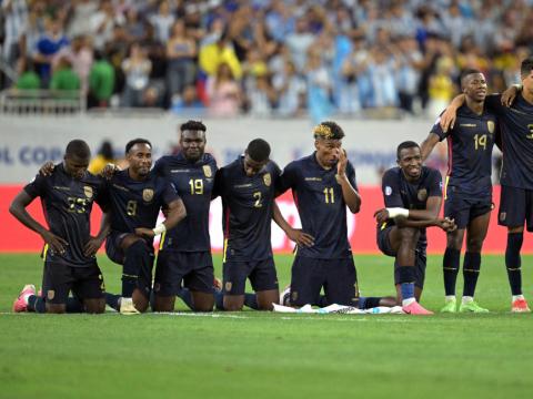 Los jugadores de Ecuador, en la tanda de penales ante Argentina, el 4 de julio de 2024.