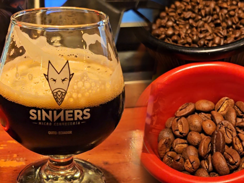 La cerveza Capuccino Sweet Stout, de Sinners se hace con café de Loja.